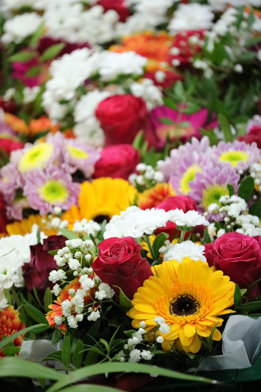 Bunte Blumensträuße von FloraOnline